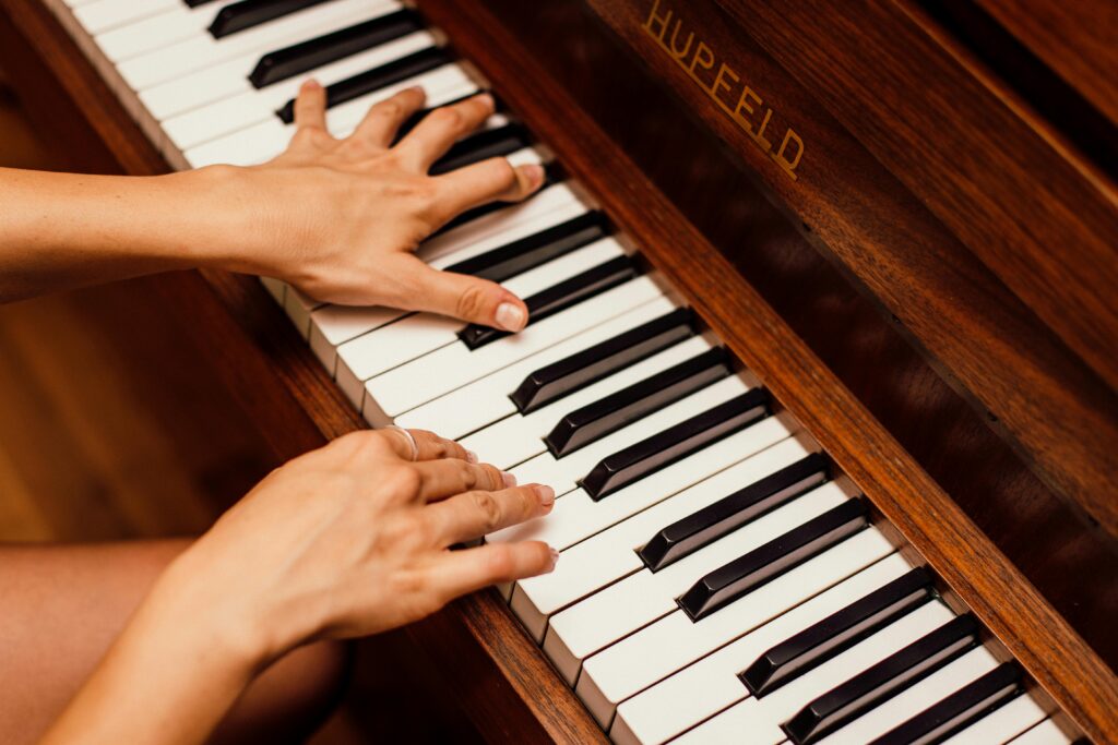 Ako sa naučiť hrať na klavír